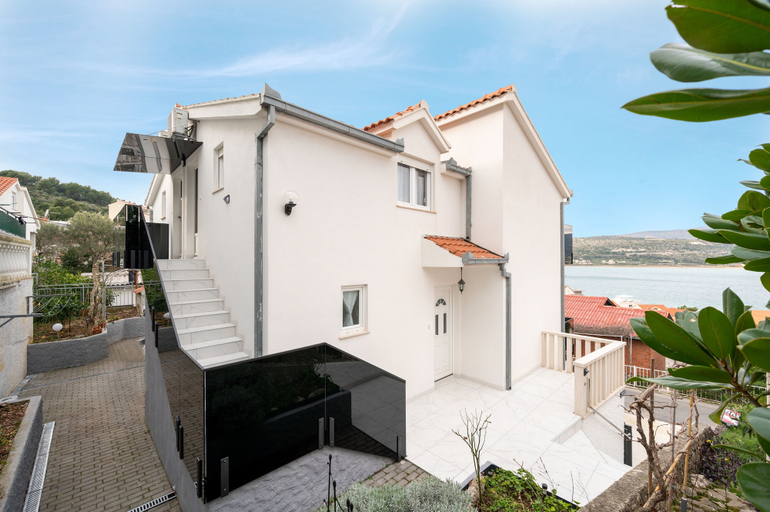 Exterior & Views 2, Apartmani Knezovic, Trogir