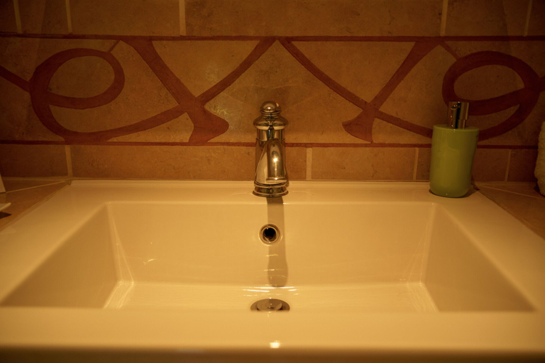 Bathroom 5, Valsoyo, Drôme