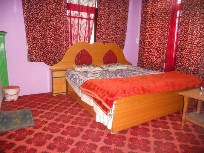 Bedroom 2, ALAMDAR GUEST HOUSE, Srinagar