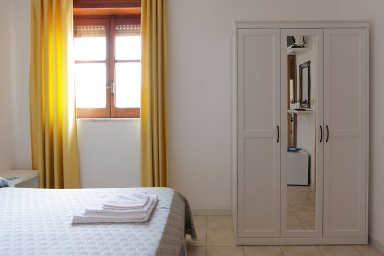 Bedroom 3, Hotel Bolivar, Salerno