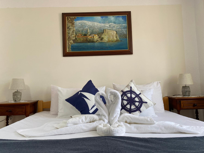 Bedroom 3, Beatrix Suites