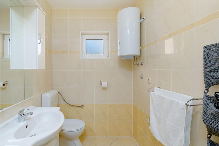 Bathroom 2, Apartments Luka, Novalja