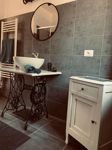 Bathroom 2, Ca del Prete country room by Ca degli Ovi, Alessandria