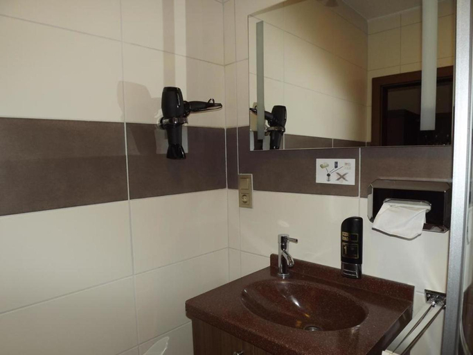 Bathroom 4, Hotel zum Weissen Ochsen, Ostalbkreis