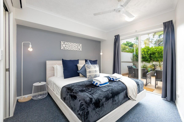 Bedroom 2, Cairns Esplanade 2BR Waterfront Apartment Sleeps 6, Cairns