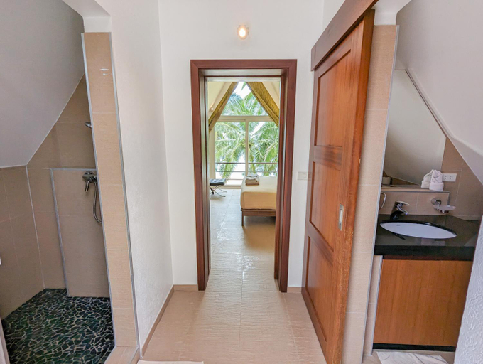 Bathroom 4, Beachfront 5-bedroom - by KohChangVillas, Koh Chang
