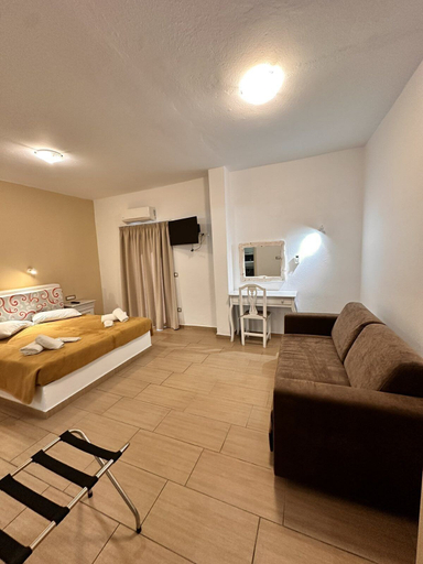 Bedroom 4, Hotel Omiros, South Aegean