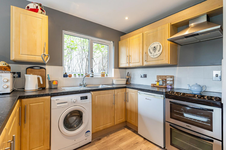 Others 2, Central Apartment 3B, Newry, Mourne and Down