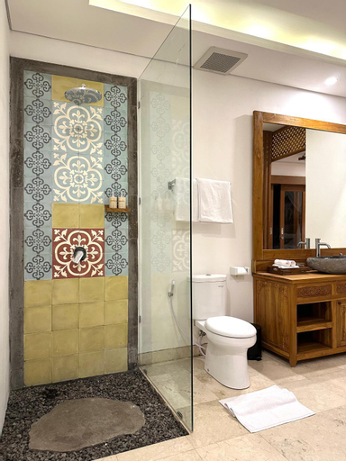 Bathroom 10