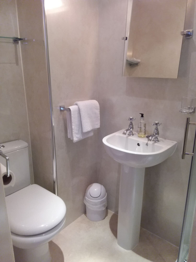 Bathroom 5, Boulmer Guesthouse, North Yorkshire