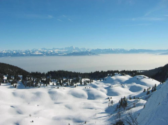 Others 4, Chambre paisible avec vue sur la montagne, Jura