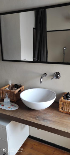 Bathroom 10