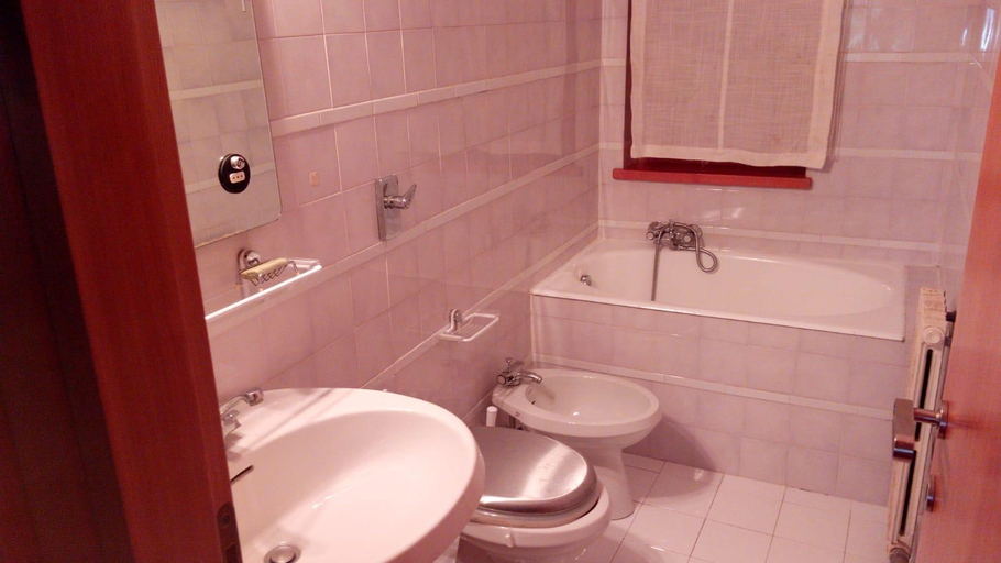 Bathroom, Lo Scoiattolo, Torino