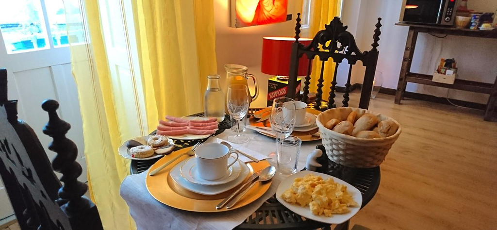 Casa do Criativo ® Bed&Breakfast, Almada