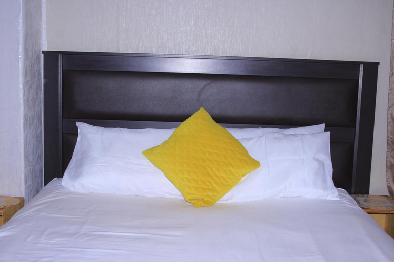 Bedroom 2, Lormasol Mews Guesthouse, Serowe