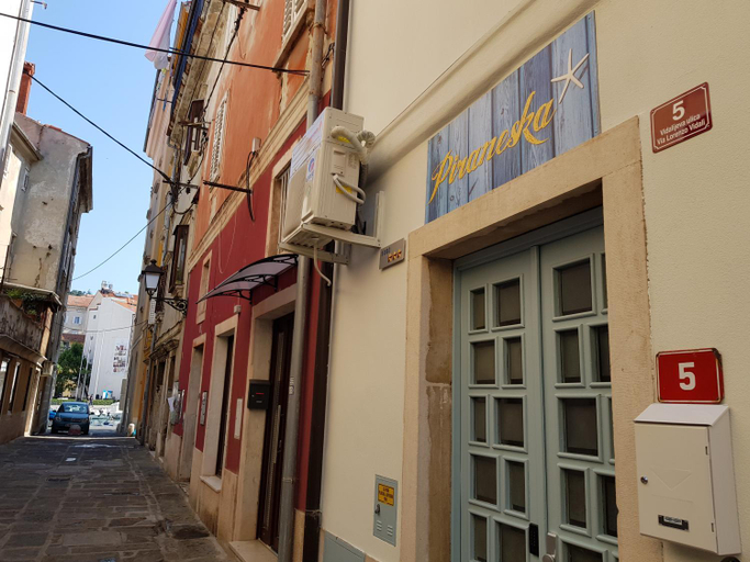 Others 4, Piraneska, Piran