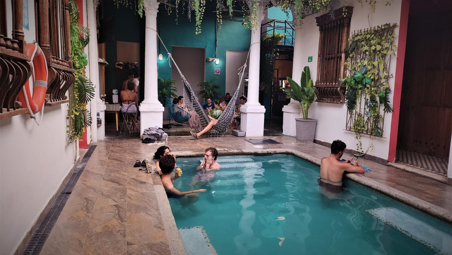 Others 5, Baboon Hostel, Santa Marta (Dist. Esp.)