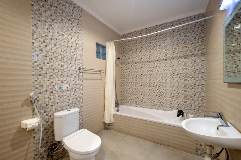 Bathroom 23