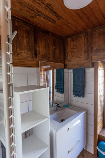 Bathroom, La Cabane du Petit Tour, Lozère