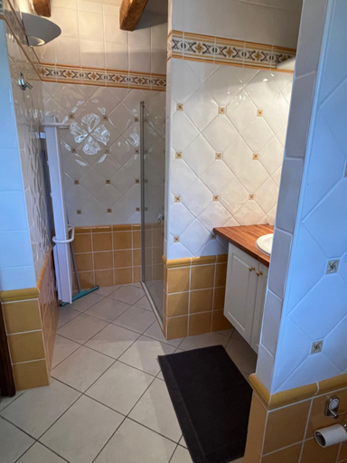 Bathroom 1, DomaineRossignol Lavande, Lot