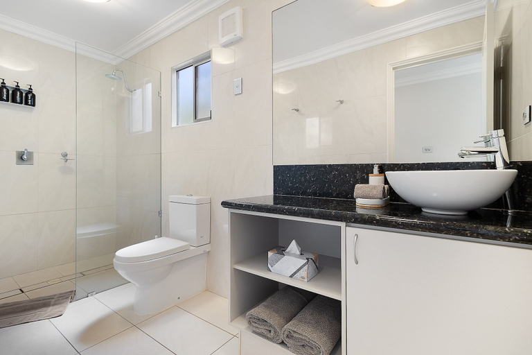 Bathroom 5, Point Samson Resort, Roebourne