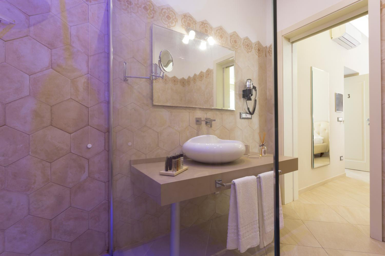 Bathroom 4, Maeco Ortigia B&B, Syracuse