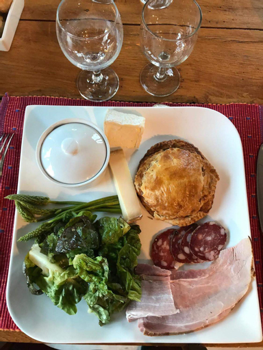 Food & Drinks 2, Chambre d'hotes Chez Leon pour 1 a 4 personnes, Nièvre