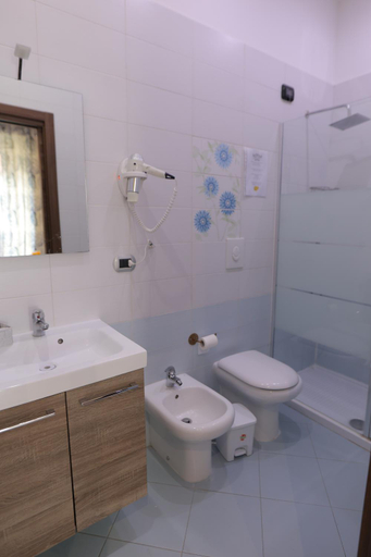 Bathroom 3, Megaride House, Napoli