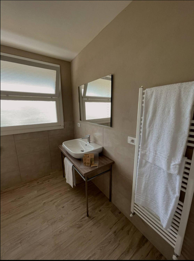 Bathroom 3, Casa di Palaia, Florence