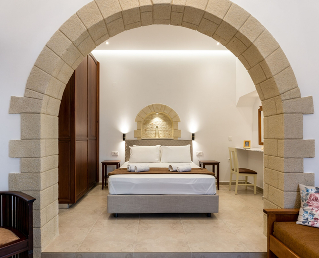Bedroom 3, The Owl House, Crete