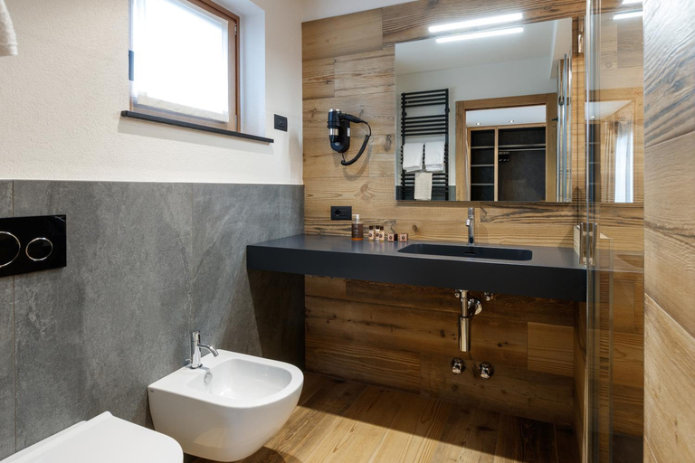 Bathroom 4, Sci Sport rooms & suites, Sondrio