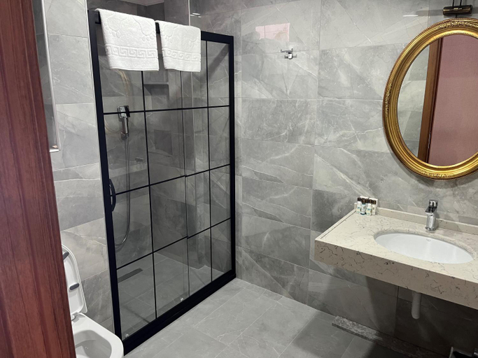 Bathroom 1, H&L Suites, Fatih