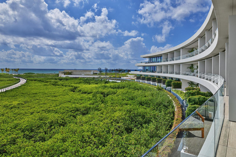 Exterior & Views 8