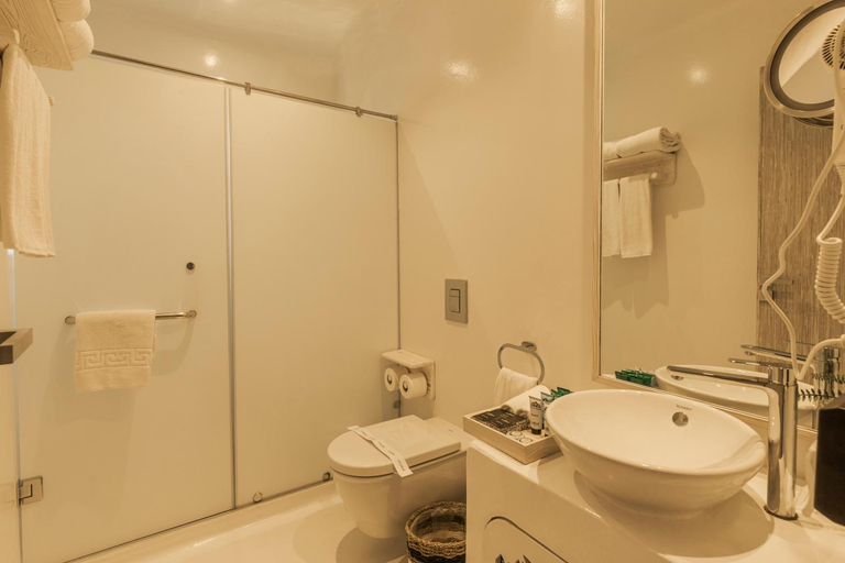 Bathroom 5, SUNRISE Tanoak Resort, 'Ataqah