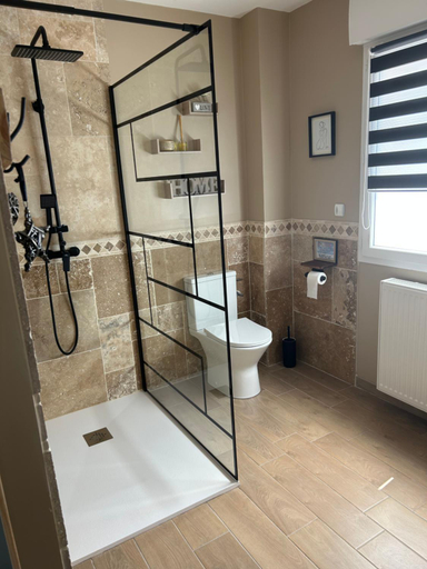 Bathroom 2, La Carola, Seine-Maritime