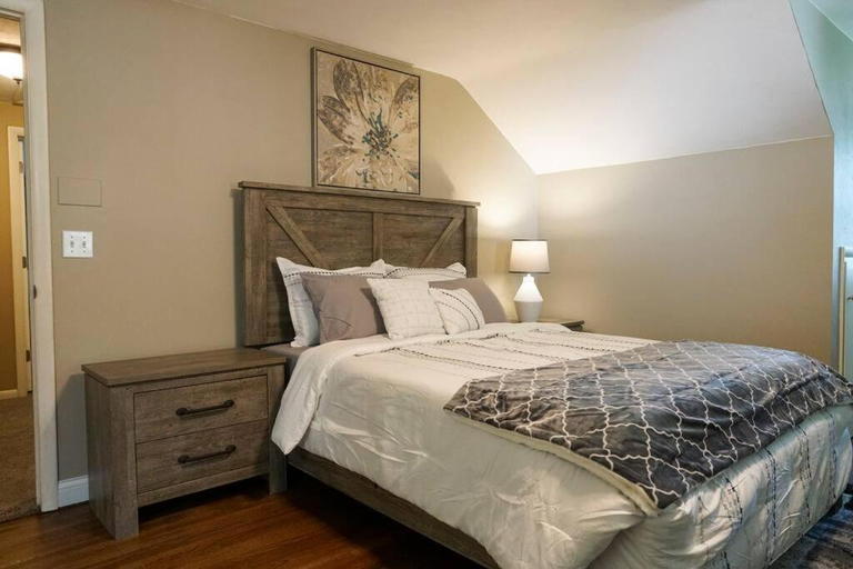 3, 4BR/2.5BA Home boasting 2400sqft and Eat-in KTN, Lucas