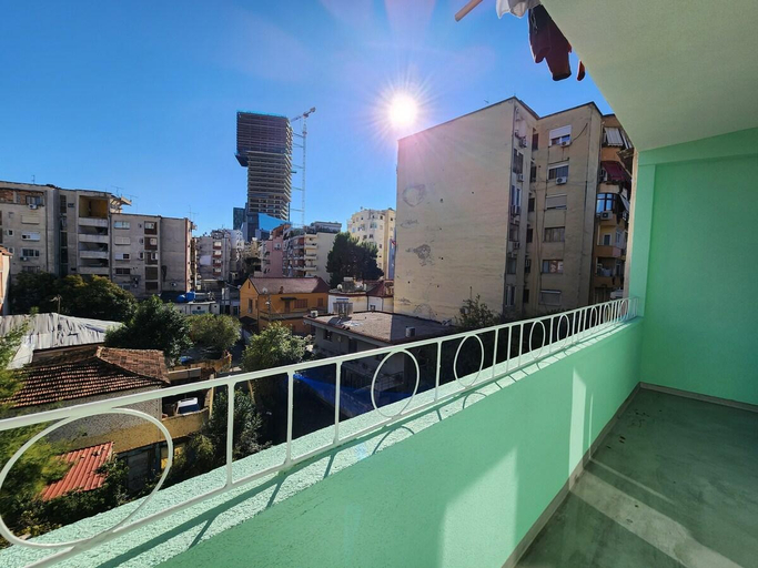 Others 3, Ben's Apartment-City Center, Tiranës