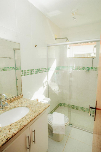 Bathroom 4, Casa Confortavel para Familia - Duplex Mont Moria, Porto Seguro