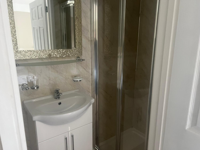 Bathroom, Coach and Horses INN, Cornwall