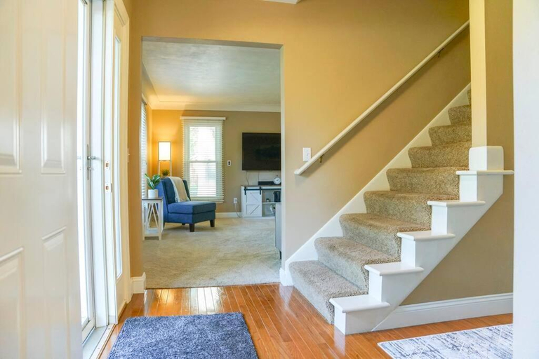 2, 4BR/2.5BA Home boasting 2400sqft and Eat-in KTN, Lucas