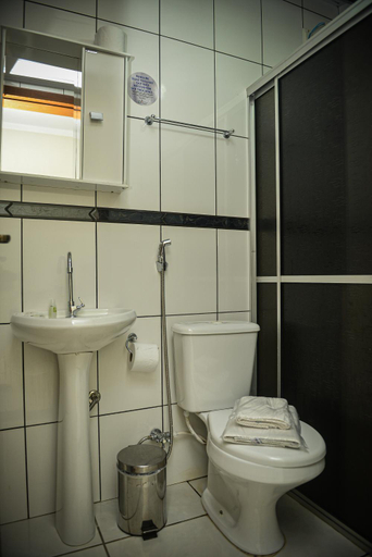 Bathroom 4, Hotel D'Napoles, Ijuí
