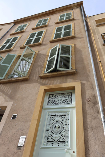 Exterior 1