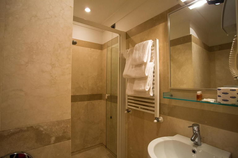 Bathroom 4, Hotel Giolitti, Rome
