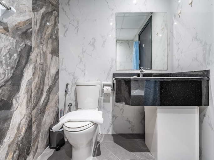 Bathroom 4, Charming Studio Escape With City View, Dubai
