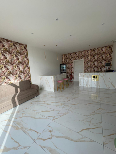 Others 5, Life Hotel, Napoli