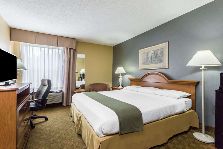 Bedroom 3, Days Inn by Wyndham Selma, Johnston