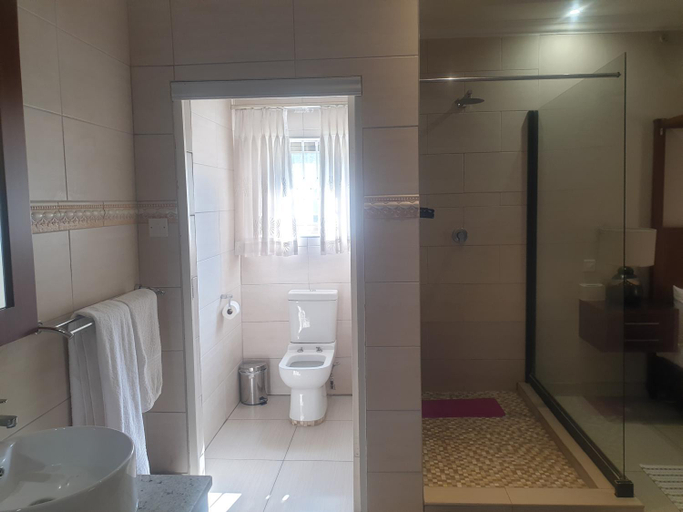 Bathroom 3, Staymorr Boutique Guest House, Ngamiland East
