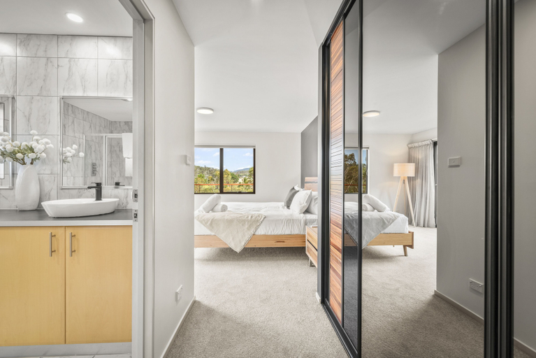 Bedroom 2, Tree Top Views - 4 Bedroom House, Glenorchy