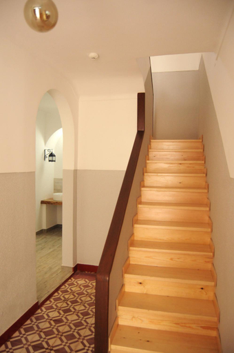 Others 5, Origens Hostel, Sines
