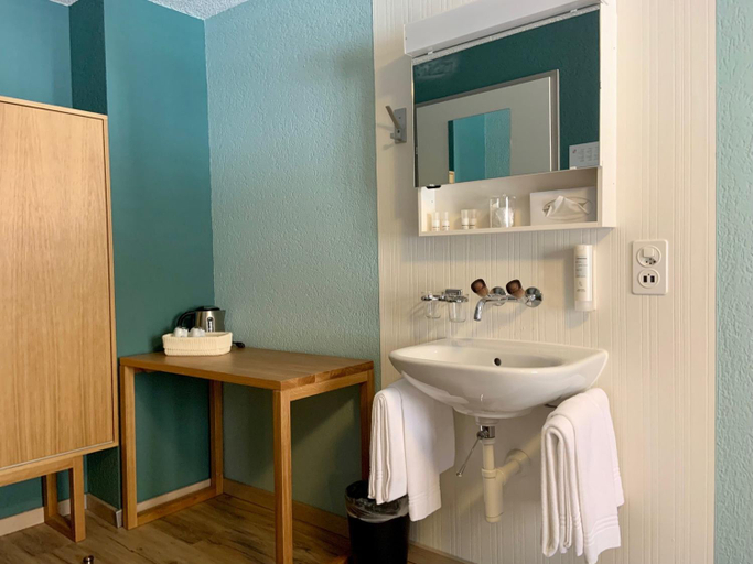 Bathroom 4, 5th Floor Basic Rooms - shared bathrooms, Interlaken